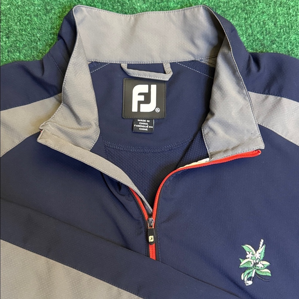 FootJoy: Long Sleeved Q-Zip Weather Resistant Windbreaker (Navy Blue / Size XL) - Picture 2 of 6